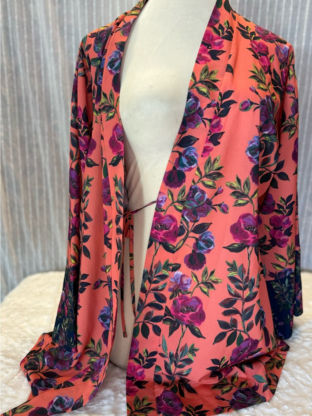 Cacique Coral Robe With Bell Sleeves in Size 14/16 D16 - Picture 5 of 12